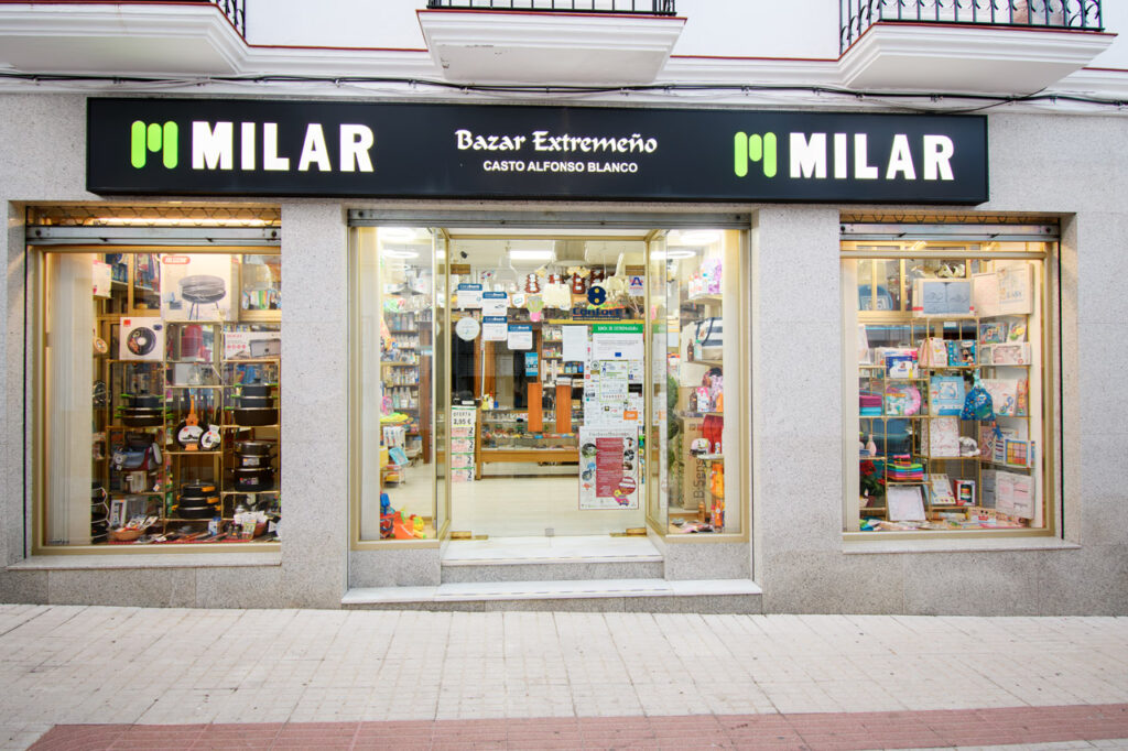 Entrada a la tienda Bazar Extremeño, Calle Santa Catalina, 7